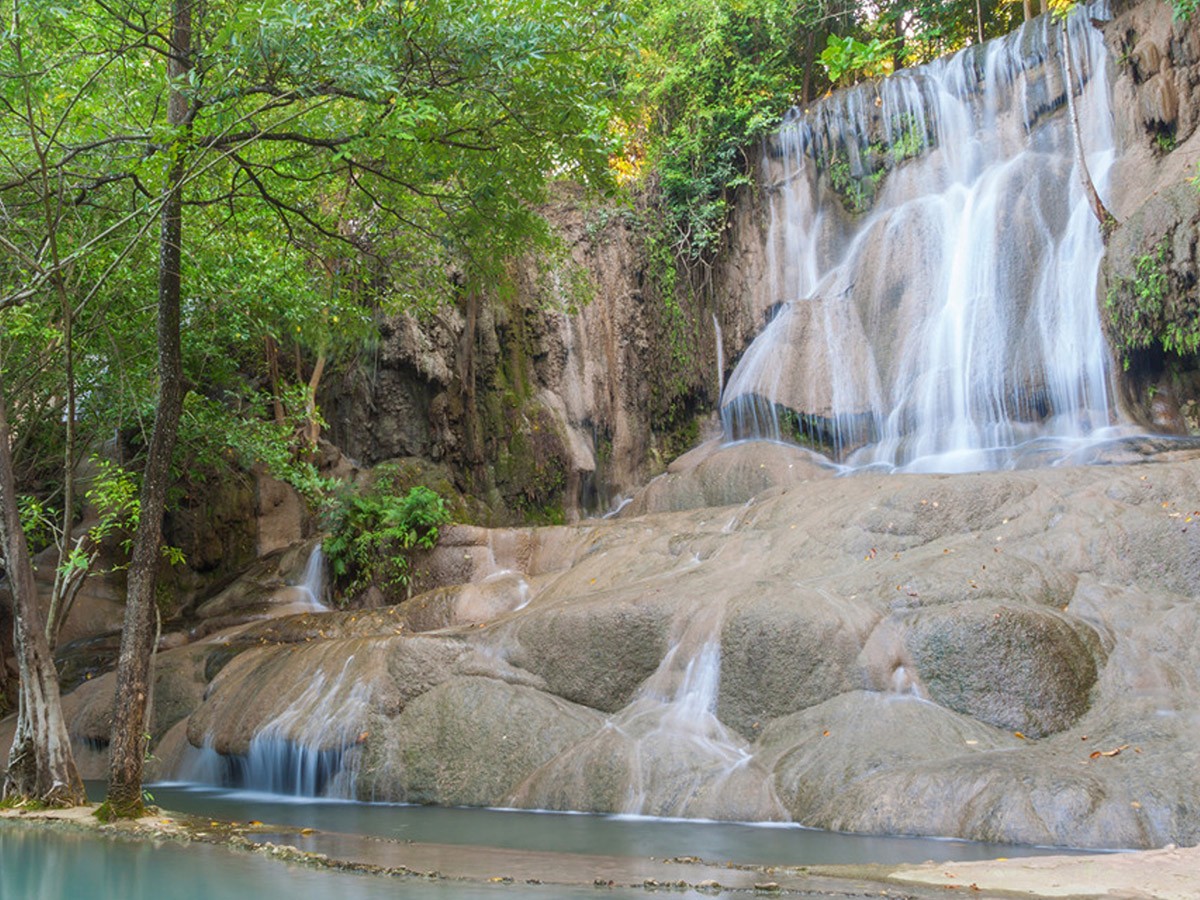 Saiyoke Yai Waterval & Lawa Grot